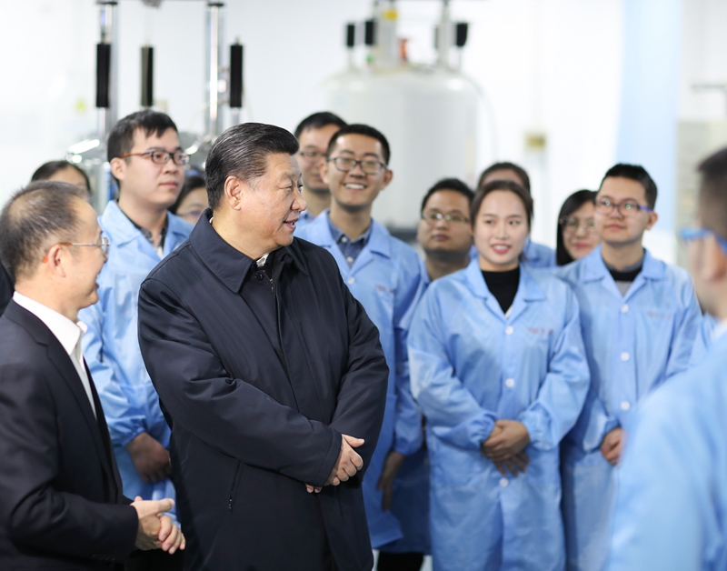 2019年1月17日，習近平在天津南開(kāi)大學(xué)元素有機化學(xué)國家重點(diǎn)實(shí)驗室同師生親切交流。